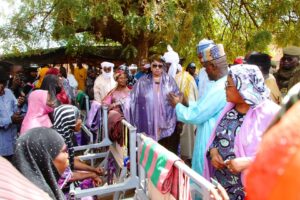 A Gaya, la Présidente du FSSP visite des initiatives économiques locales