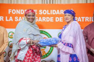 Affectation de contributions en nature : 330 blouses remises aux structures sanitaires de Niamey